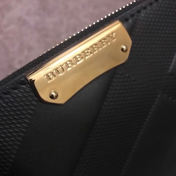 Burberry women’s leather crossbody bag - Picture 6 of 8
